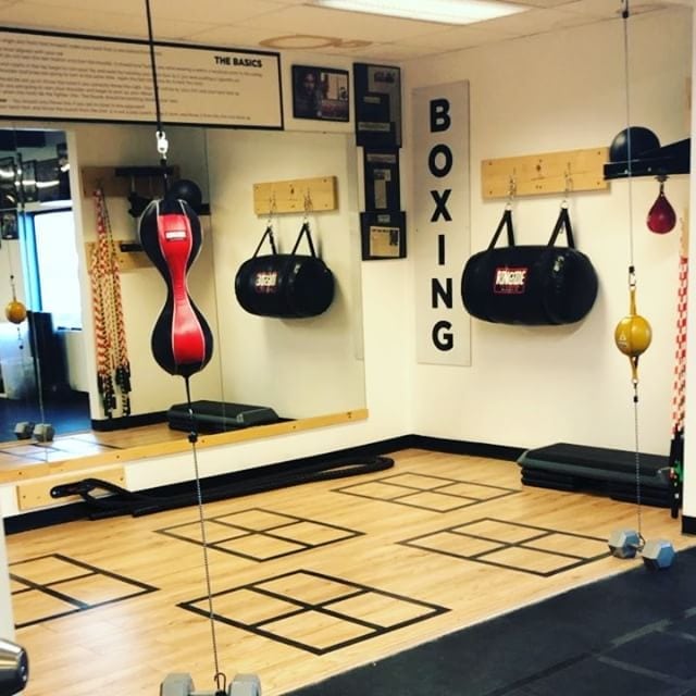 Sign up for a Free boxing workout Today located in Dedham,Ma with Boston’s well-known boxing trainer @tommymcinerney . . #boxing #boston #dedham #bestofthebest #trainer #training #fit #fitness #workout #exercise #oldschool #newschool #cardio #fightshape #therapy