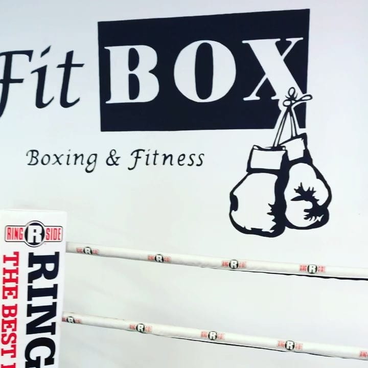 The Boxing studio that you never know who you might be training before or after when you work with one of Boston’s best boxing trainers @tommymcinerney, boxing trainer to some of Boston’s Elite Pro Athletes . Check it out and learn why they all go to him.
.
