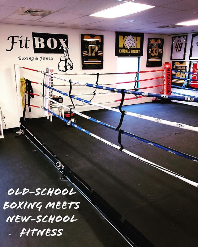 Old school boxing meets New school fitness with boxing trainer @tommymcinerney . . #boxing #boxlife #trainer #train #oldschool #newschool #fitness #fight #fit #selfdefense #fitbox #boxfit #workout #exercise #cardio #punch #ko #sweetscience #skills #conditioning #boston #dedham #igdaily