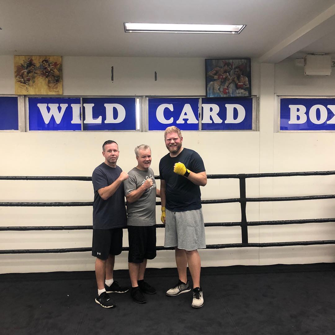 Big thank you to @freddieroach @wildcardboxingclub for taking the time to work with @tommymcinerney ‘s client Ryan Howard @thebighow today . Great session . @punch4parkinsons @gypsyking101 @staplescenterla