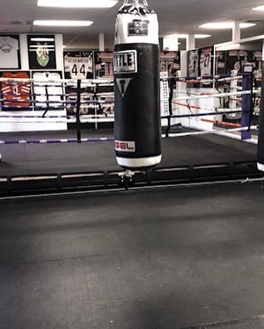 All you need to get one of the best workouts around . #heavybag #workout #workouts #boxing #fitness with @tommymcinerney #Dedham #Boston #boxingtrainer #boxingtraining www.fitboxdedham.com