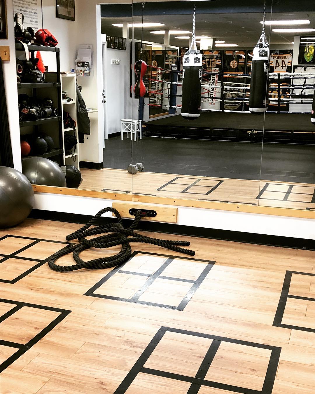 #Boxing – By learning the proper form and technique will give you a much better full body workout without causing any injuries. Check us out!! . @tommymcinerney #sweetscience #boxing #fitness #boxingworkout #workout #exercise #fitbox #boxfit #hiit #skills #footwork #technique #boxingtraining #training #boxingtrainer #trainer #dedham #boston