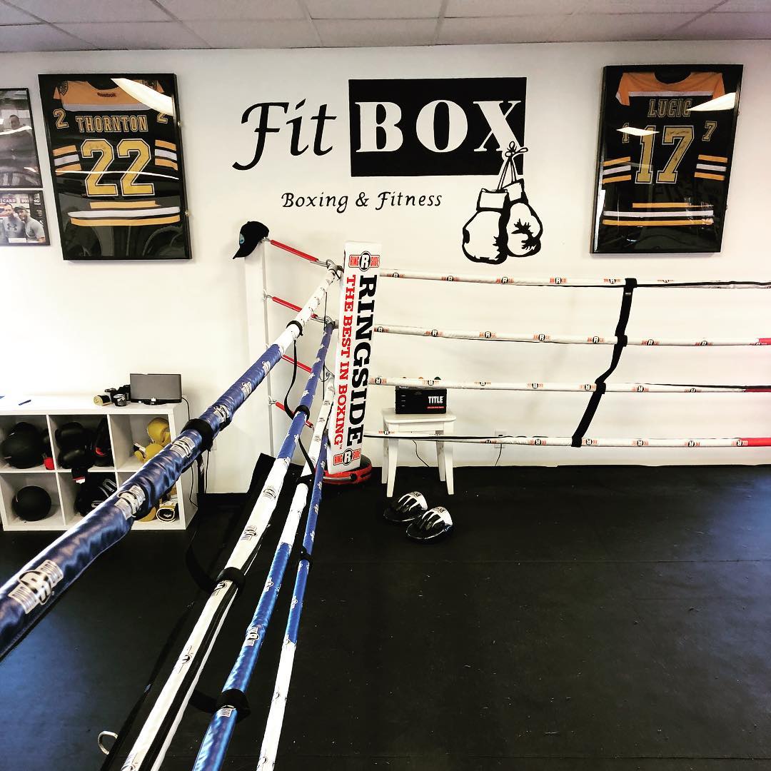 Train like the best with the best . Sign up Today and try a FREE Boxing Workout with boxing trainer @tommymcinerney at (781)727-9503 or email Fitbox@outlook.com. #Boxing #fitness #boxingtraining #boxingtrainer #boston #dedham #boxingworkout #workout #workoutmotivation #training #trainer #fightfit #getit #exercise #🥊