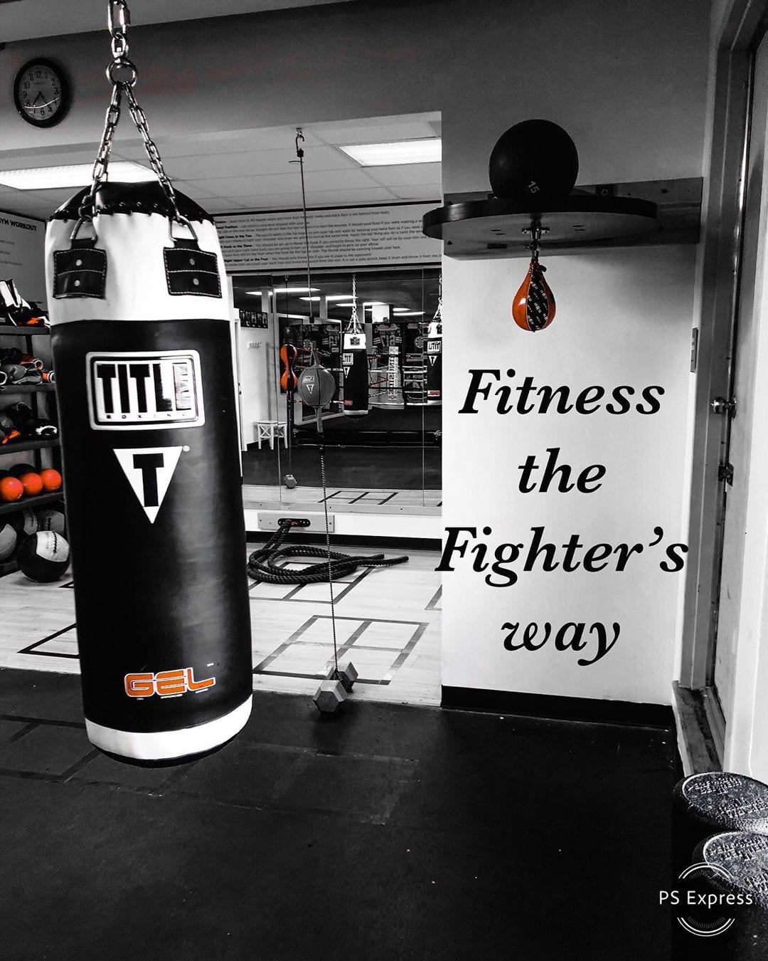 Fitness the Fighter’s way.. Sign up Today to try a FREE Boxing Workout and experience a real Boxers workout . Call (781)727-9503 or email FitBOX@outlook.com. . #boxer #fighter #boxing #boxingtraining #boxingtrainer #fight #fit #fitness #cardio #conditioning #conditioningtraining #mittworkout #mittwork #padwork #free #Dedham #Boston with @tommymcinerney #🥊