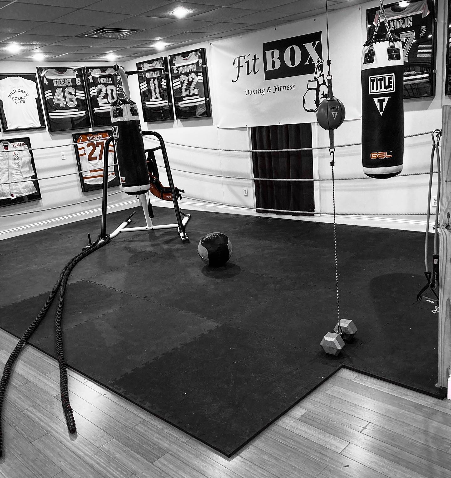 .. Start somewhere then Start here. Learn the proper form and technique that will get you the most out of your Boxing workout.
Contact us to schedule a free boxing workout with Boston’s well-known boxing trainer @tommymcinerney at call/text (781)727-9503 or email fitbox@outlook.com .
.