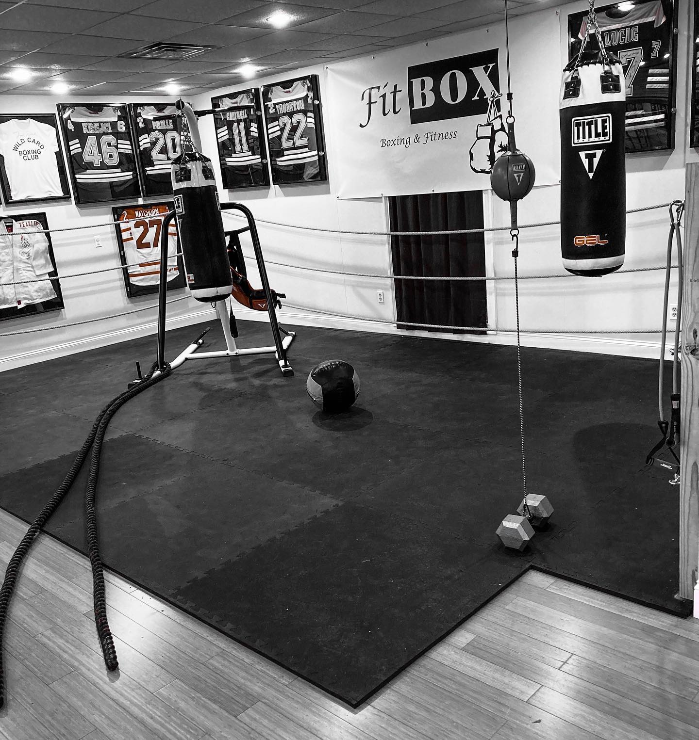 #Boxing .. Start somewhere then Start here. Learn the proper form and technique that will get you the most out of your Boxing workout. Contact us to schedule a free boxing workout with Boston’s well-known boxing trainer @tommymcinerney at call/text (781)727-9503 or email fitbox@outlook.com . . #boxingworkout #boxingtraining #boxingtrainer #boxingfitness #bostonfitness #fitness #boston #bostontrainer #bostontraining #dedham #sweetscience #mittwork #padwork #work