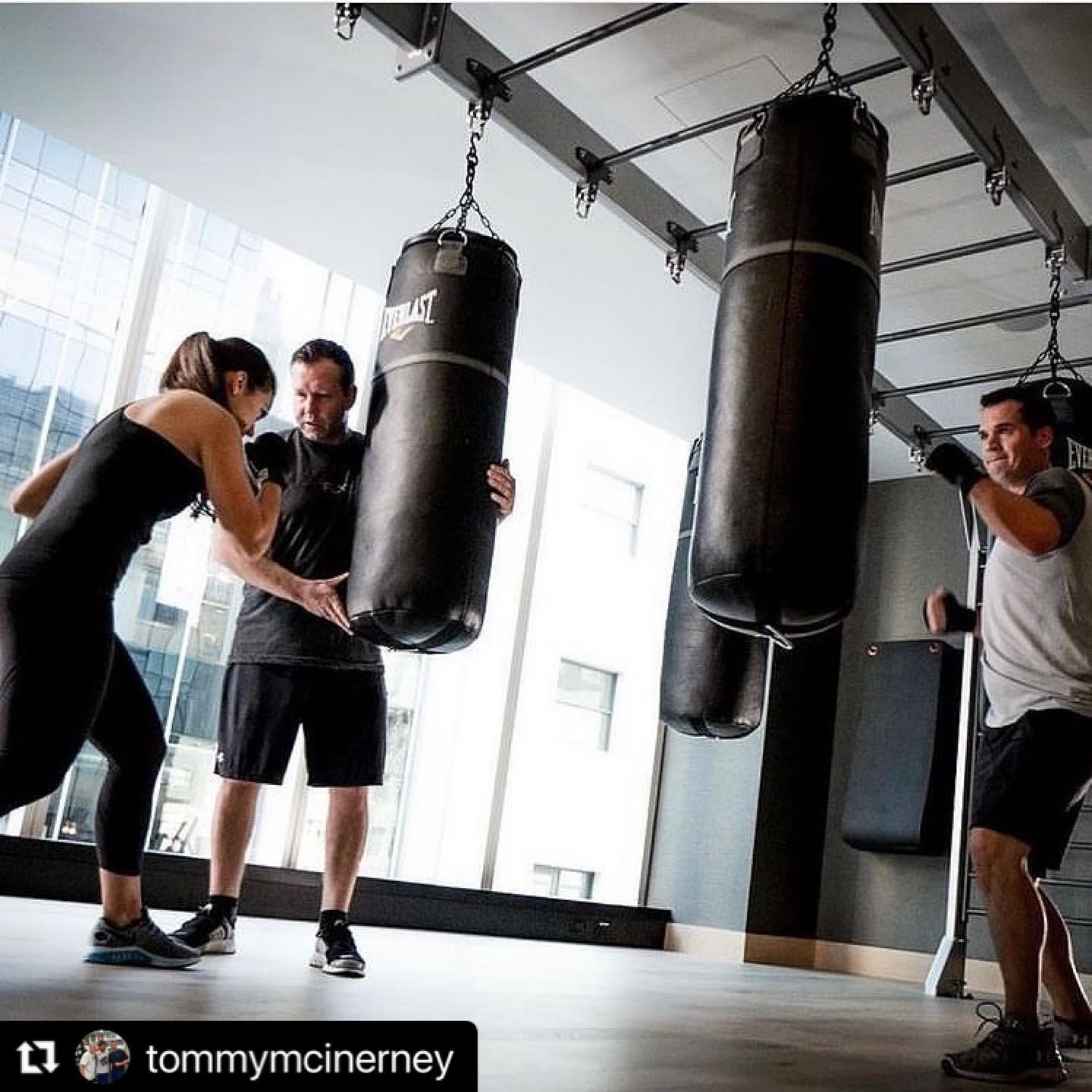 @tommymcinerney・・・
Teaching that Sweet Science in the City. @fitboxboxingfitness