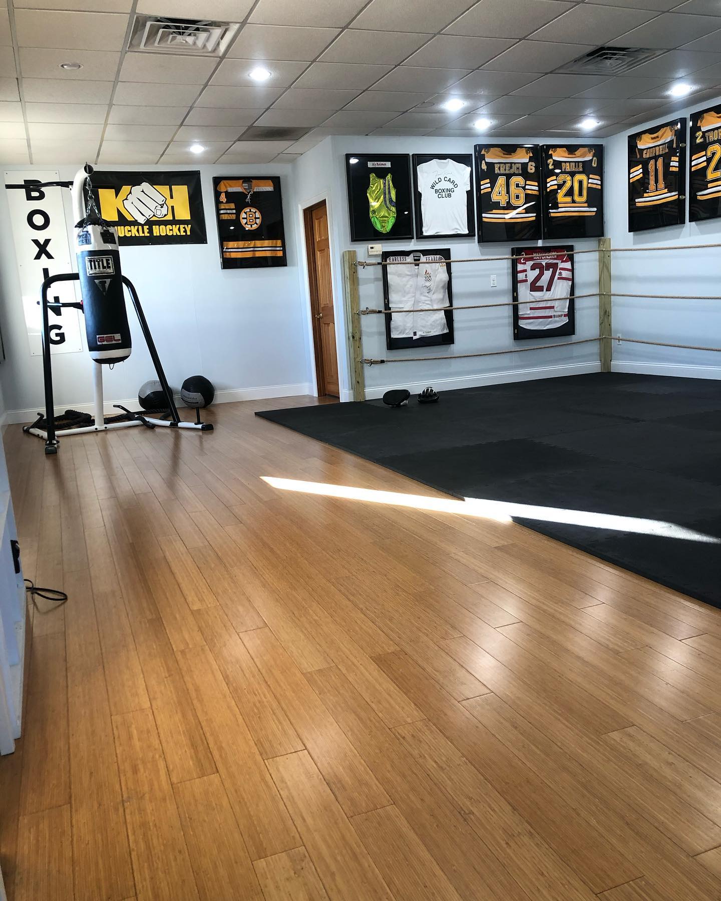 Train with the Best like the Best . Sign-up today to schedule your Free 1:1 Boxing session with boxing trainer @tommymcinerney . #boxing #boston #boxingtrainer #bostontrainer #boxingfitness #bostonfitness #dedham #fightfit #sweetscience #boxingtraining #trainer #fitness