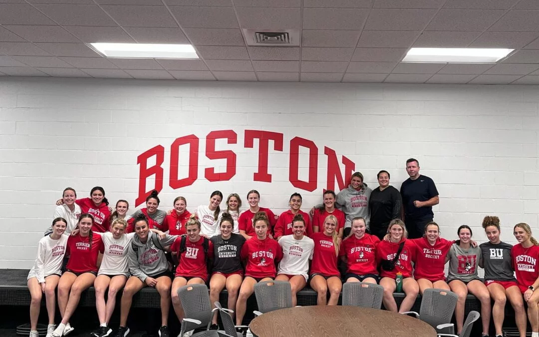 Great working with @terrierwhockey today putting in work and letting them hands go . #boxing . Great group and I’m looking forward to watching them this season . #hockey #bu #college #boston #mittwork #fightfit #teamtraining @tommymcinerney @hawaipanese @watchy27